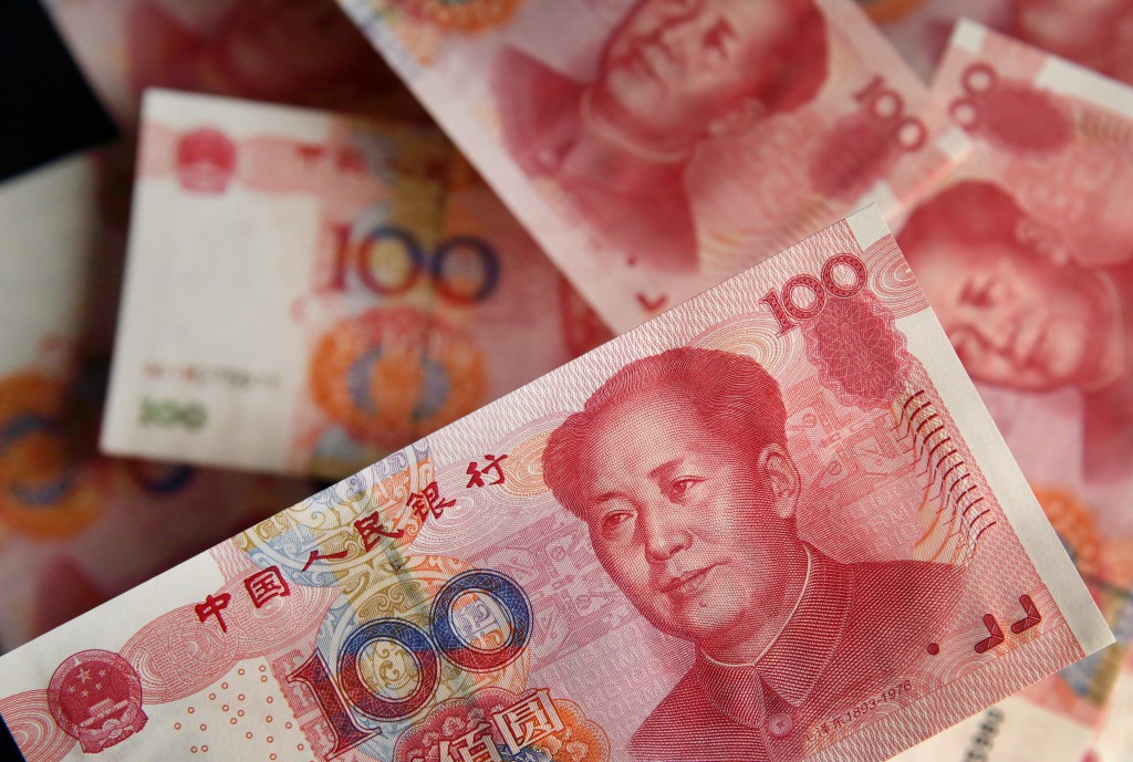 人民币一贬值,外国资金就可能沽售股票再沽售人民币,暂时离场观察
